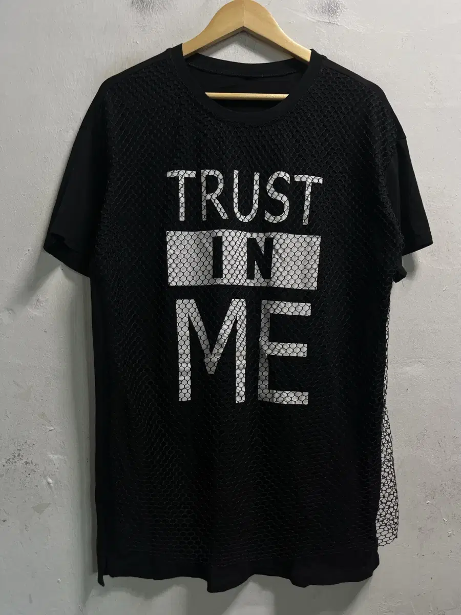 Free TRUST IN ME 스판 프린팅 루즈핏 반팔티